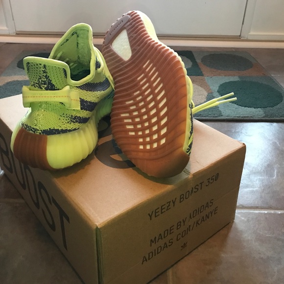 V2 Semi Frozen Yellow - Picture 2 of 6
